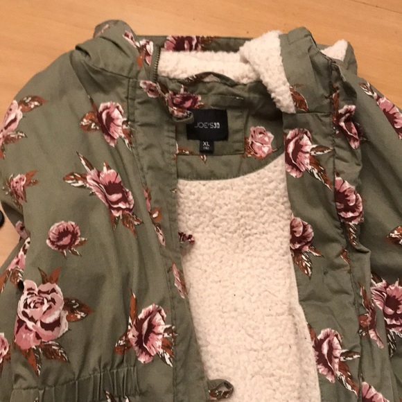 Joe’s floral fuzzy white lined jacket - Picture 3 of 3